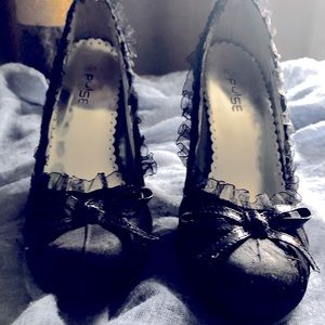 Elegant, Seductive ,  KISS is a size 6,  . Shoe is by Pulse.